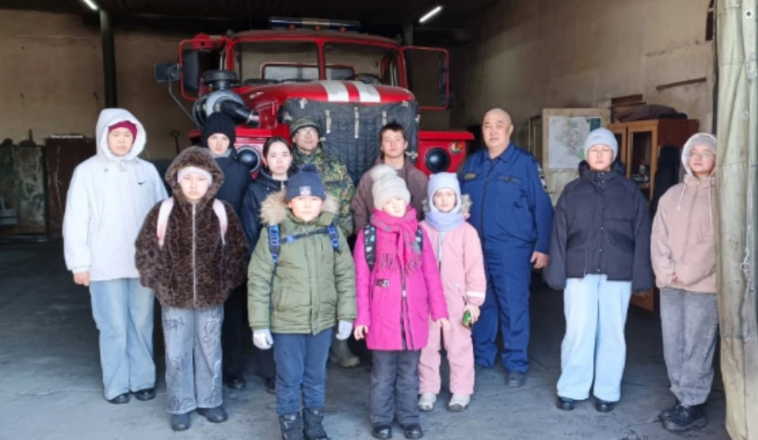 👨‍🚒Для детей пожарный – человек героический, и в былые годы, и сегодня, спасающий из огня людей, в