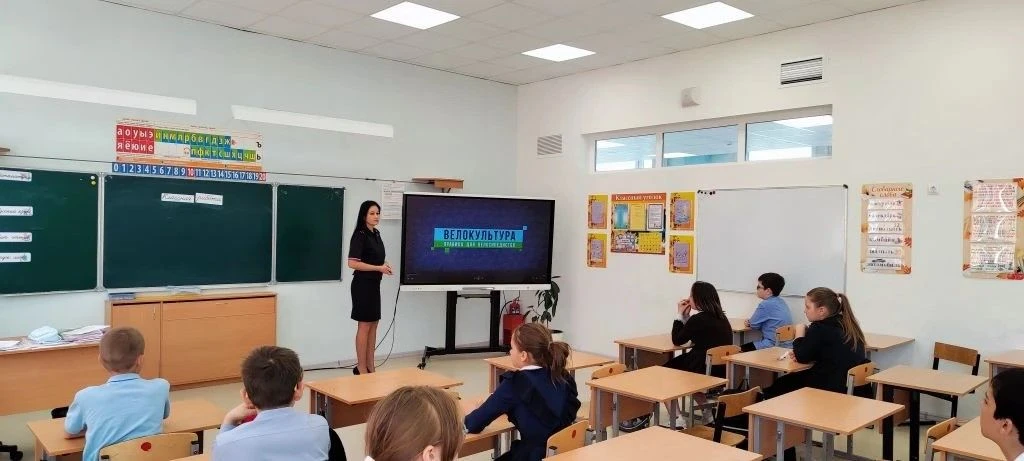 🚦 Безопасные каникулы: встреча с инспектором ГИБДД!
В рамках профилактического мероприятия «Внимани