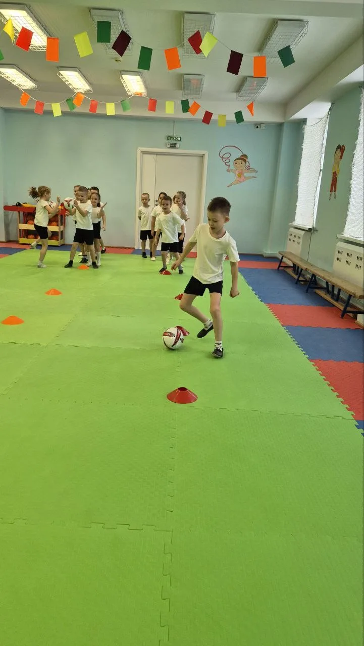 ## ⚽️ С Днём Рождения, Футбол! Барбариски празднуют Всемирный день футбола! 🥅

Сегодня, 10 декабря,