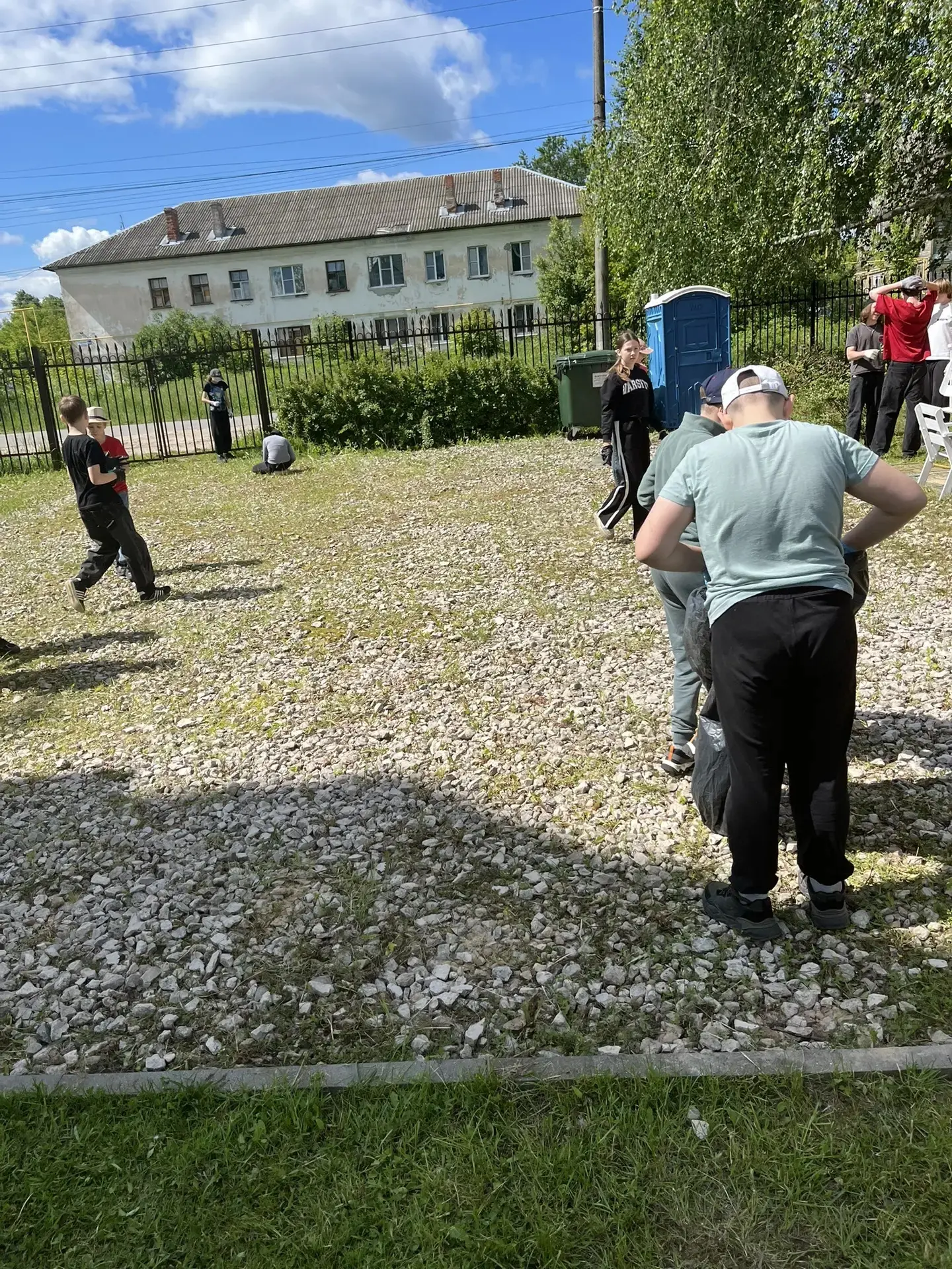 🛠️ Делаем наше лето ярче и чище вместе! Трудовые будни школьного лагеря 🌿

В нашем школьном лагере