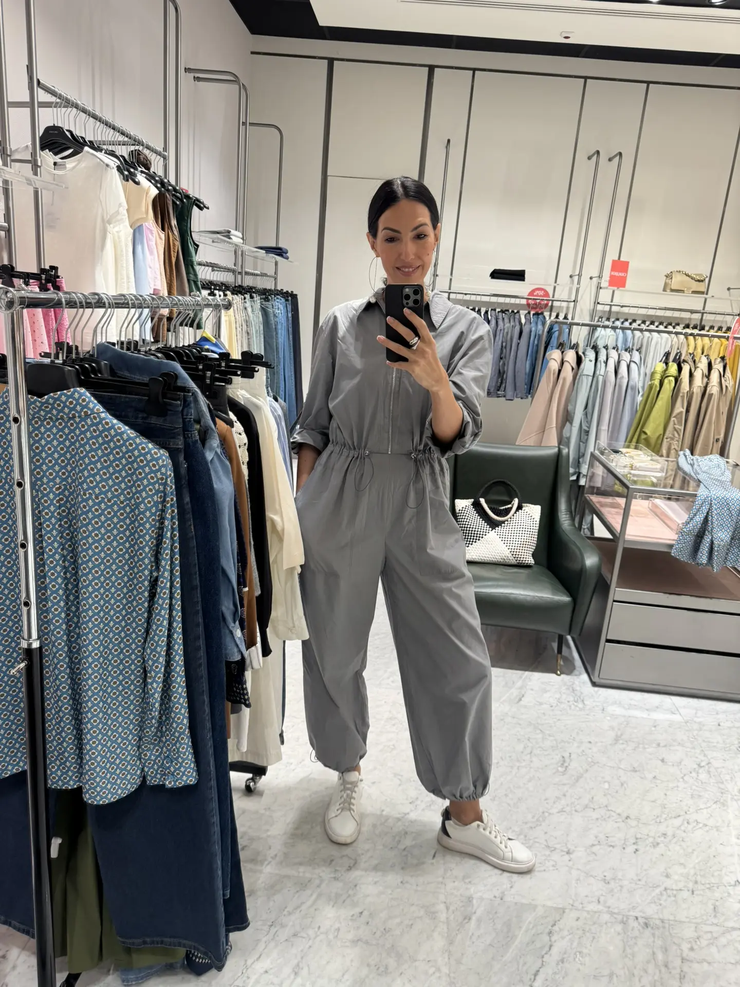 Уже на работе🛍️🛍️🛍️

В 15.00 жду вас на эфире с новой коллекцией украшений от La Lindeza ❤️
