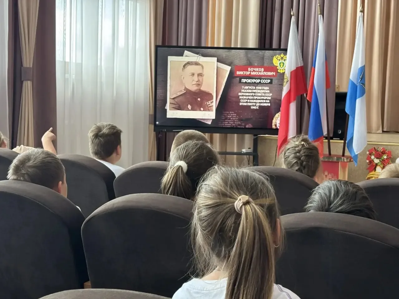 Воспитанники школьного лагеря посмотрели  кинофильм «Прокуратура на страже закона в годы Великой Оте