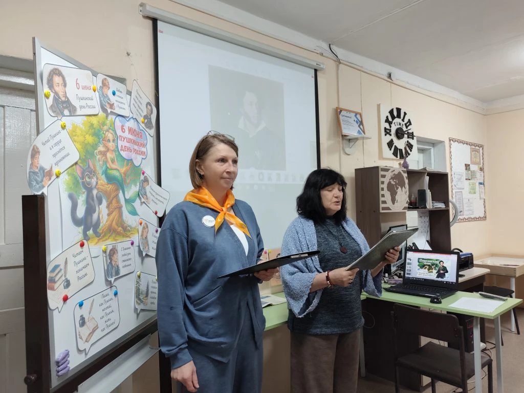 Литературная гостиная «Читаем Пушкина» в пришкольном лагере «Солнышко»

4 июня, в День русского язык