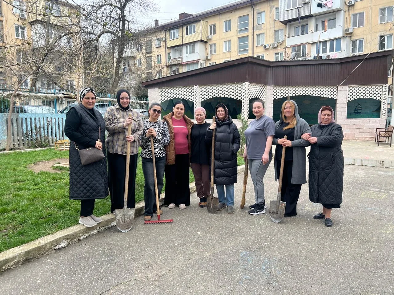 В рамках общегородского весеннего субботника, состоявшегося сегодня, сотрудники МБДОУ «ЦК Д/С 95» пр