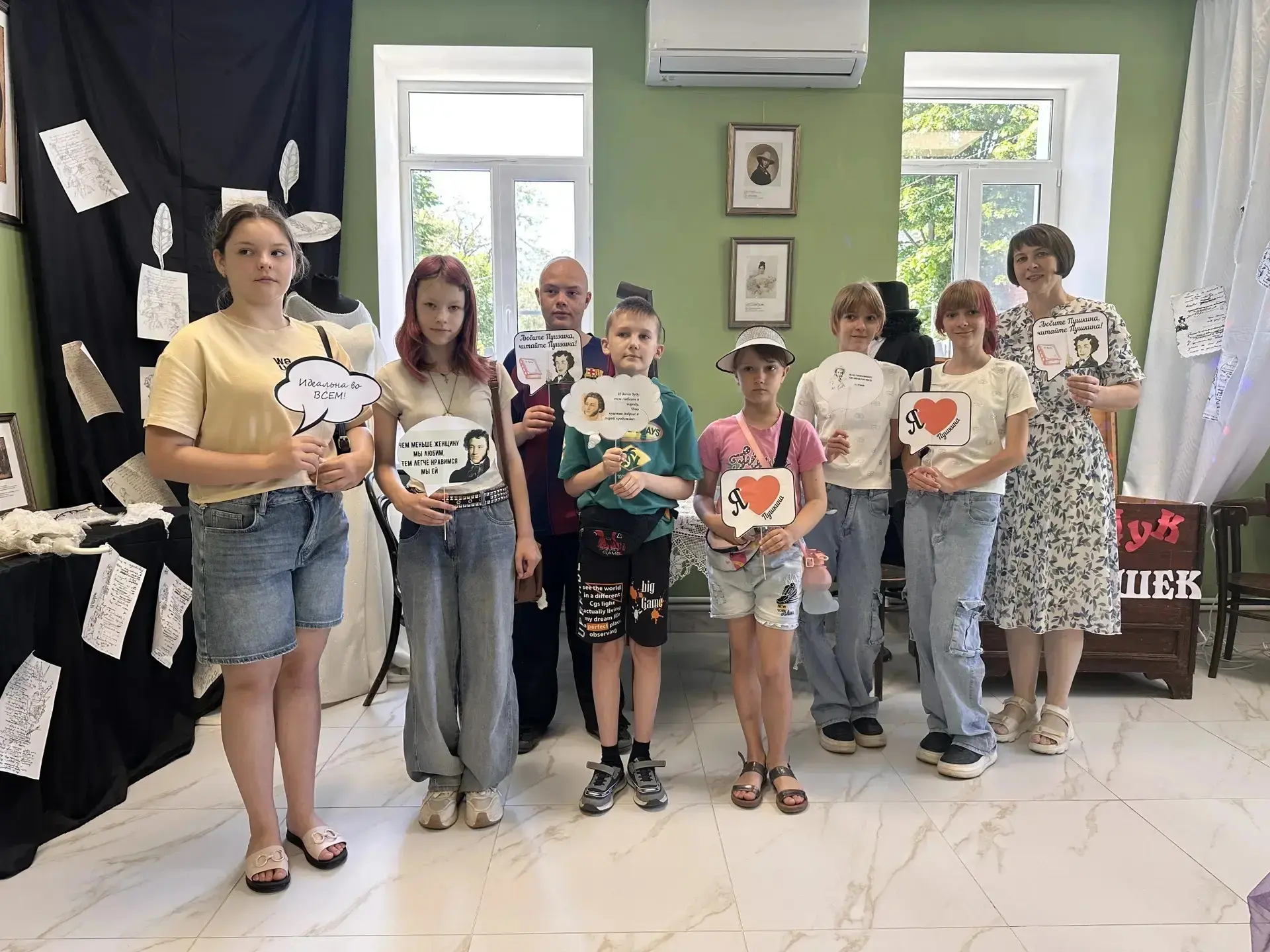 Солнце русской поэзии ☀️

✨ Накануне дня рождения великого А. С. Пушкина ученики 5 «Б» отправились в
