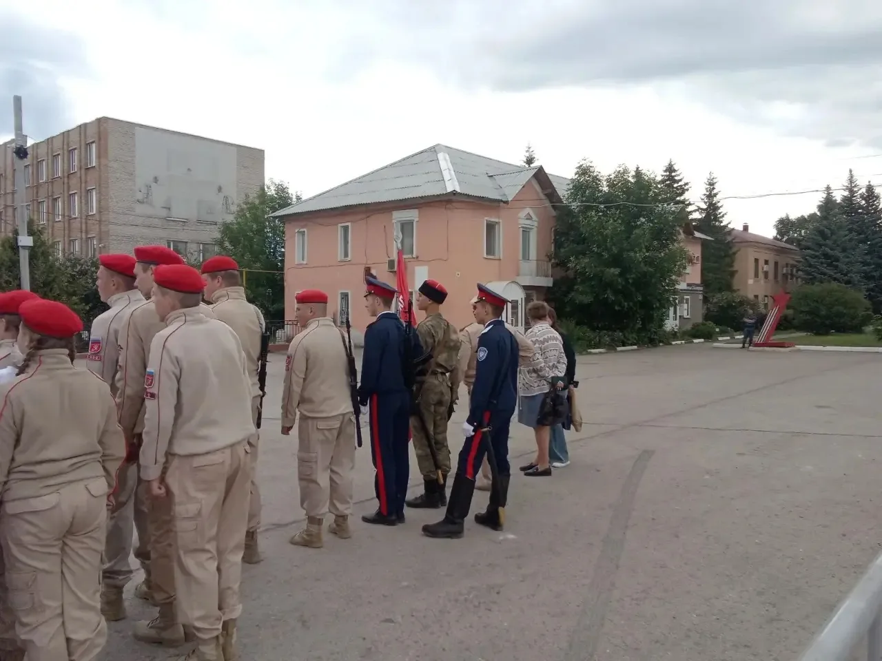 Сегодня, 28 мая, сразу два знаменательных праздника — День рождения движения «Юнармия» и День погран