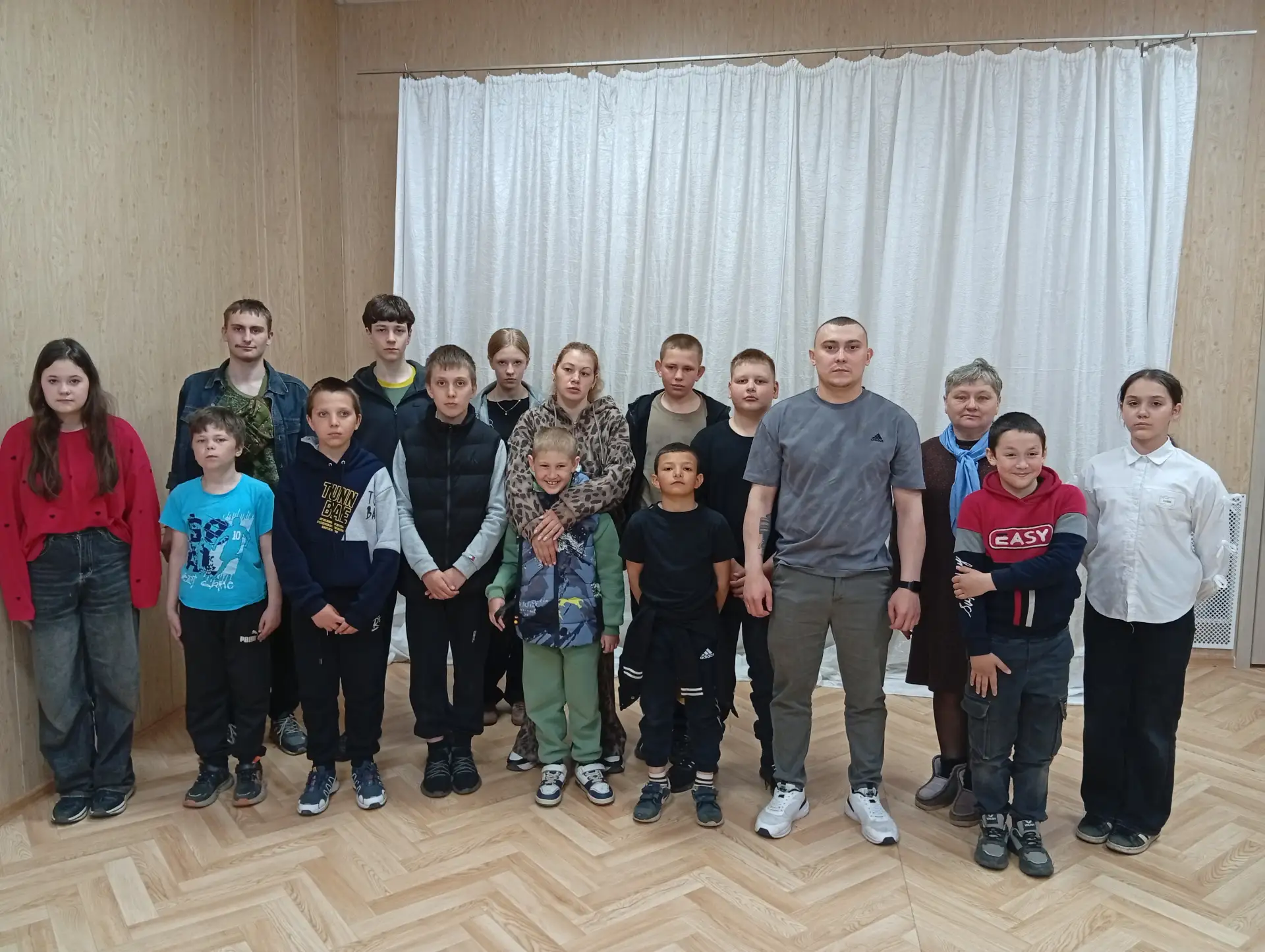 Встреча-диалог «Герои живут рядом»
     
     Сегодня мы переживаем очень сложные времена. Наши отцы