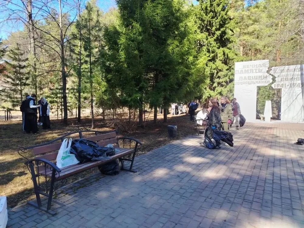 Доброе дело сделано вместе! 🇷🇺❄️🌱Дорогие друзья! 14 и 29 апреля мы собрались у памятника погибшим