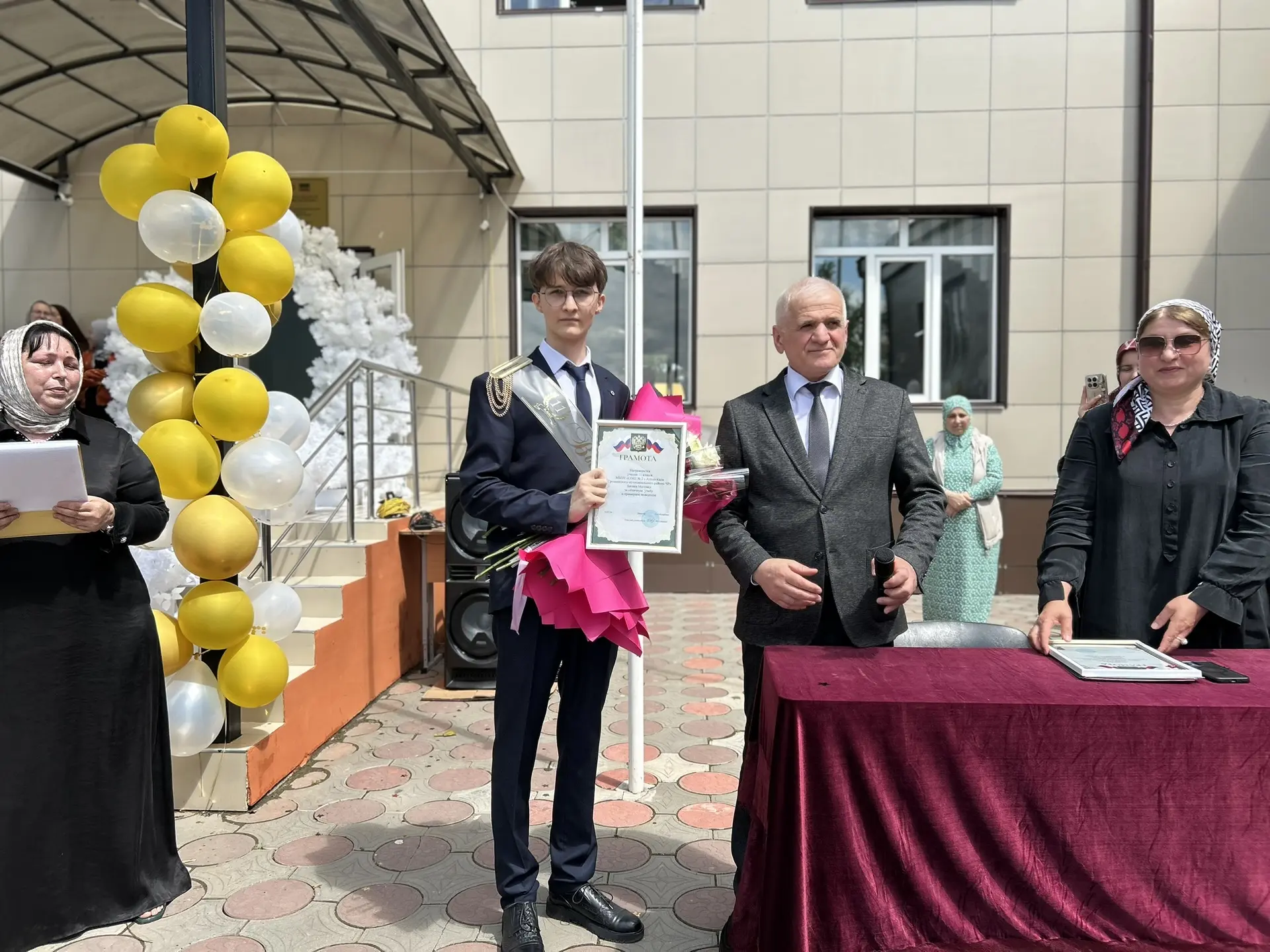 26 мая 2026 года в МБОУ «СОШ №2 с. Алхан-Кала» прошла торжественная линейка, посвященная празднику «