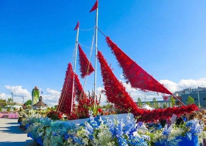Фестиваль цветов в Петербурге объединит народы России 🌻

🇷🇺В День России, 12 июня, в Петропавловс