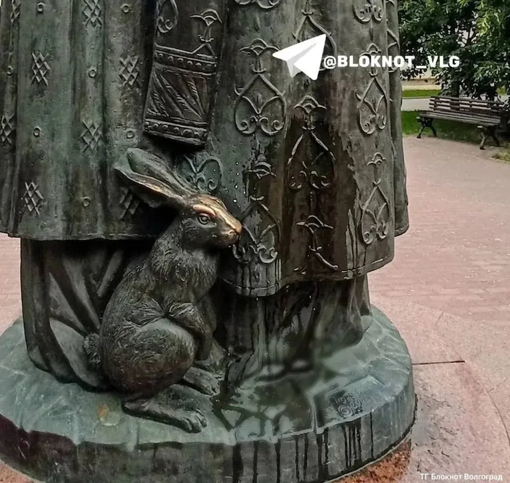 🚨 Неизвестные осквернили памятник Петру и Февронии прямо в День России

Шокирующий инцидент в Центр