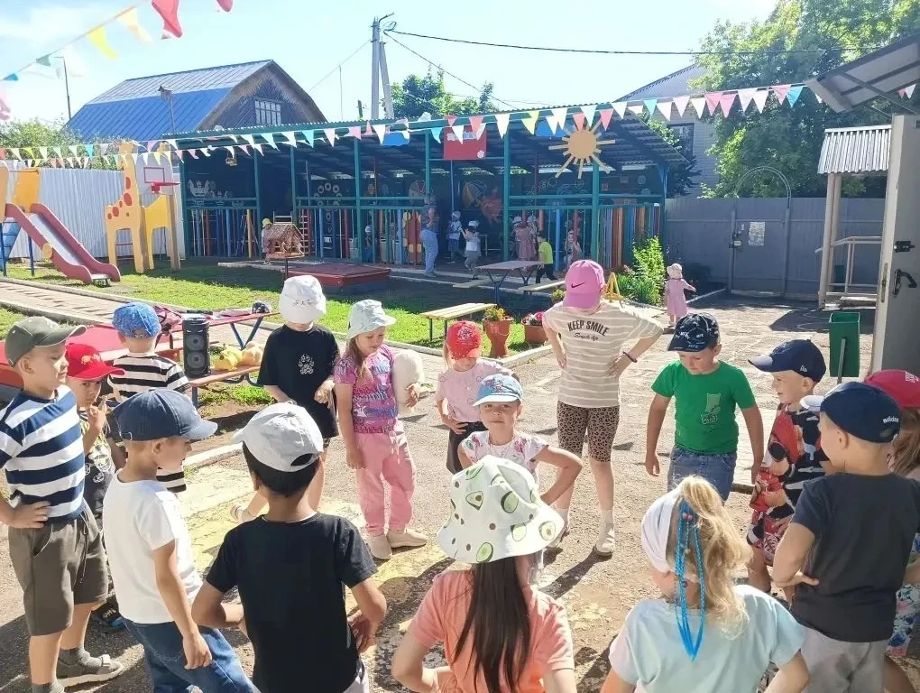 #ГодДошкольногоОбразования 
#ГДООренбургскаяОбласть
#ГДОБугуруслан
🇷🇺 День России в нашем детском 