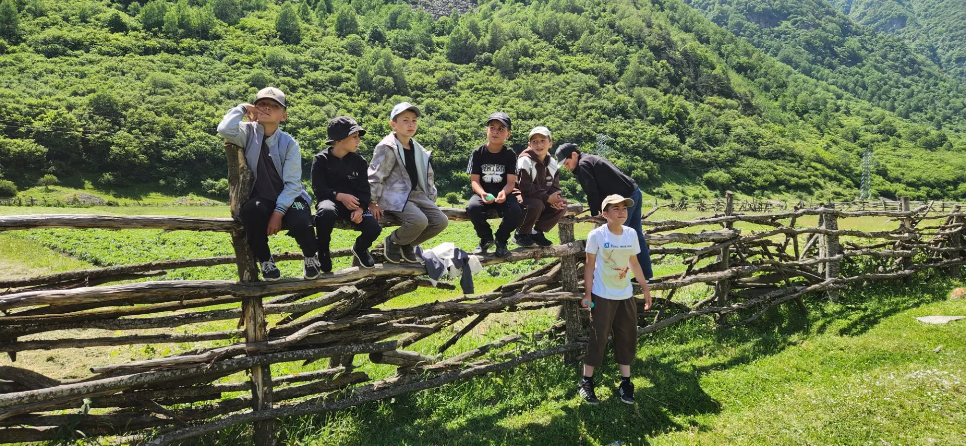 🌞18 июня — Международный день пикника.
🔹В этот прекрасный день наш пришкольный лагерь «Балкария» р