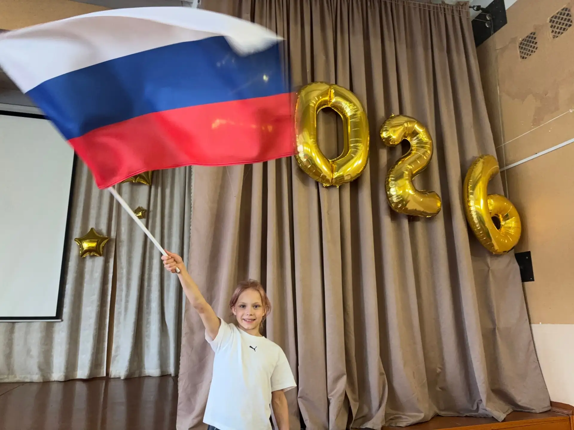 День России в пришкольном лагере ": праздник знаний и дружбы! 🇷🇺

В преддверии Дня России, который