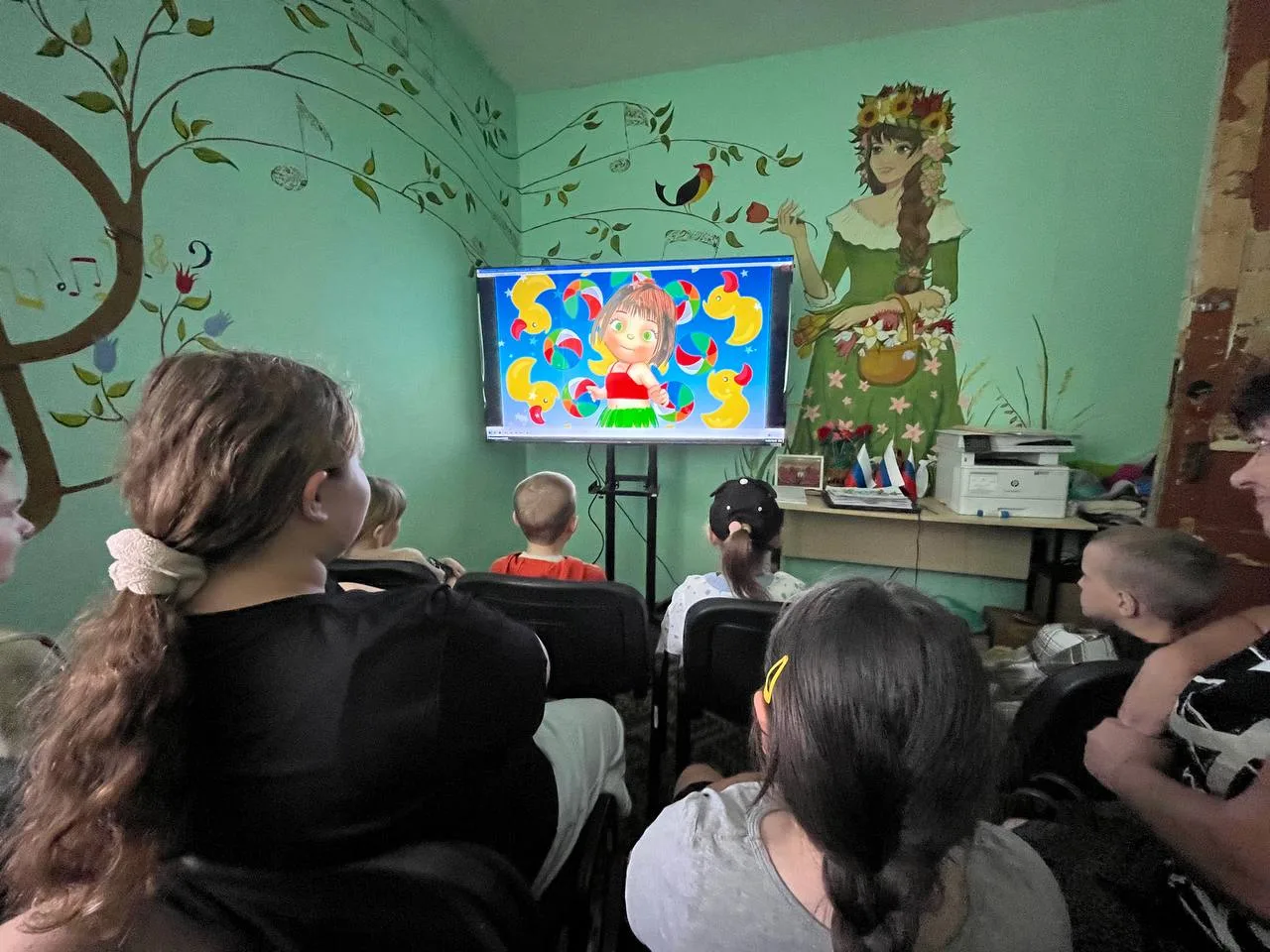 🌳 В МБУ «ЦНТ г.о. Макеевка» провели мастер--класс "Народные частушки".
Участники познакомились с пе