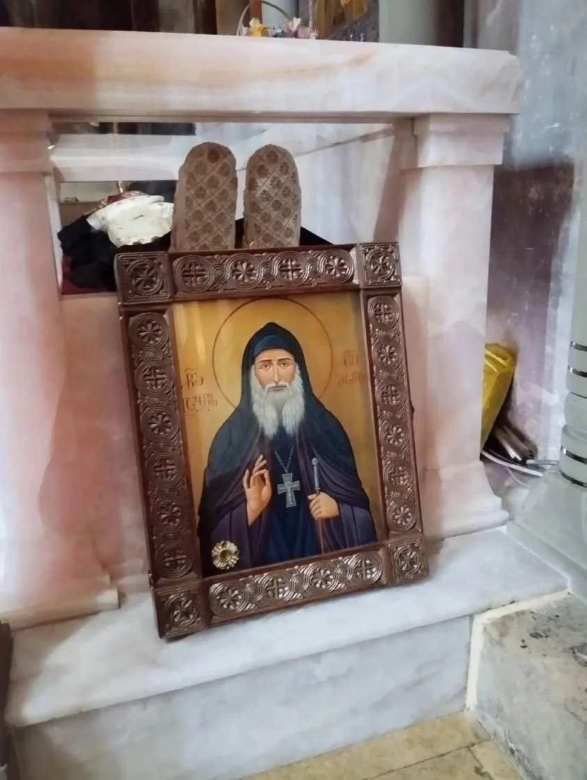 Трудно, очень трудно любить людей, ибо у людей много злобы, много отталкивающего, много неправды. А 