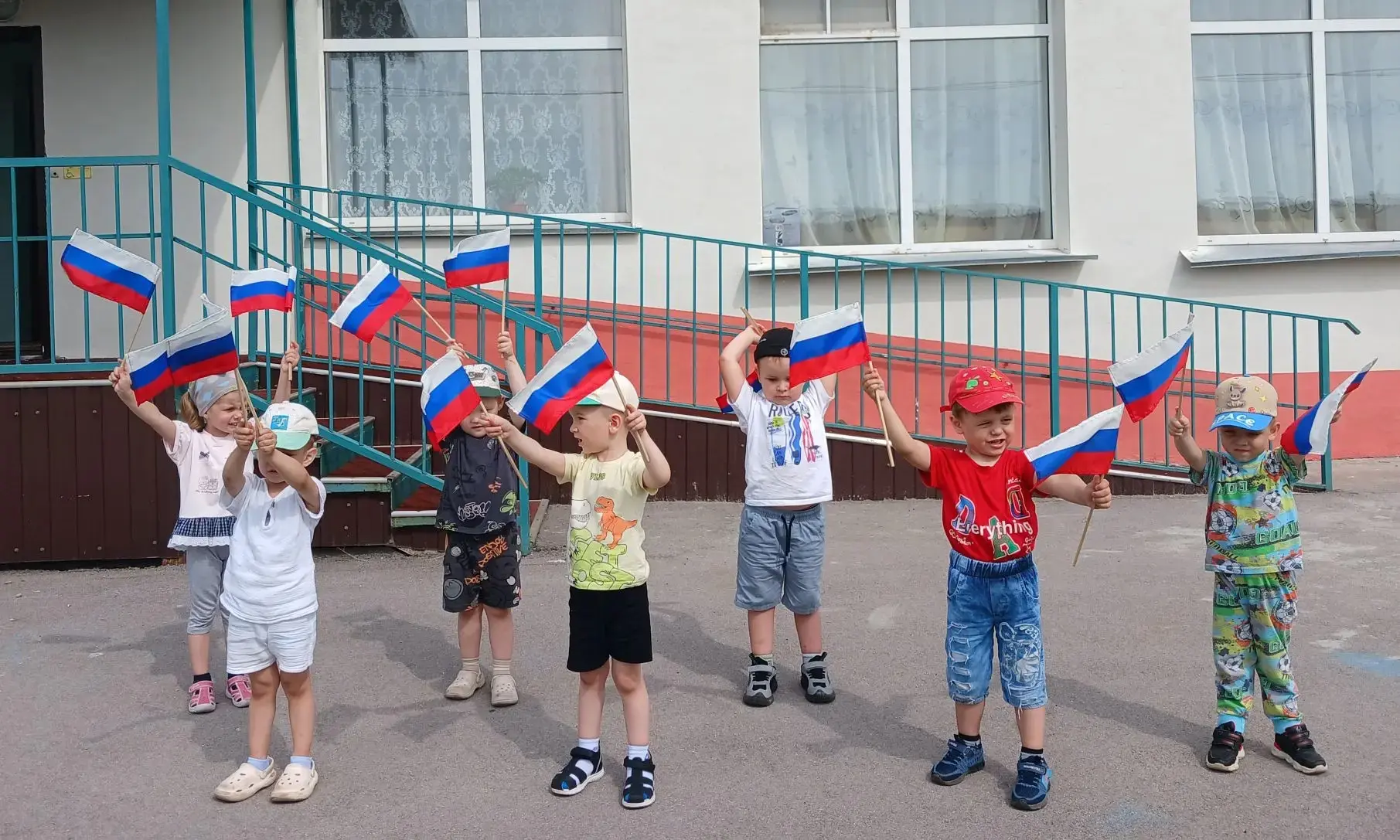 В преддверии Дня России в младшей группе прошёл тематический день, посвящённый этому замечательному 
