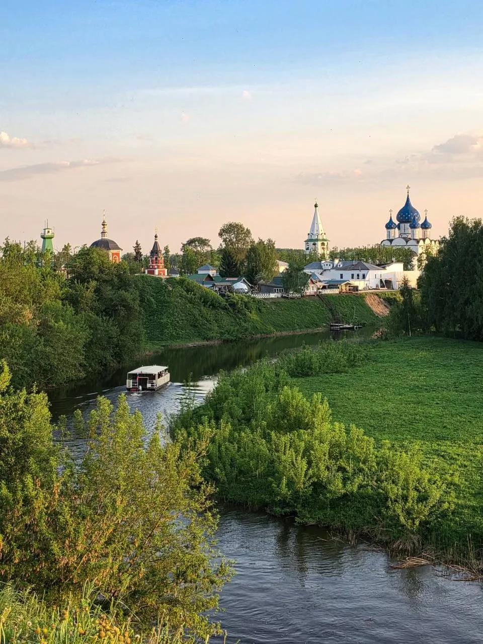 История одного вечера в Суздале 🩵✨

Автор: nastykon_

Путешествия по России