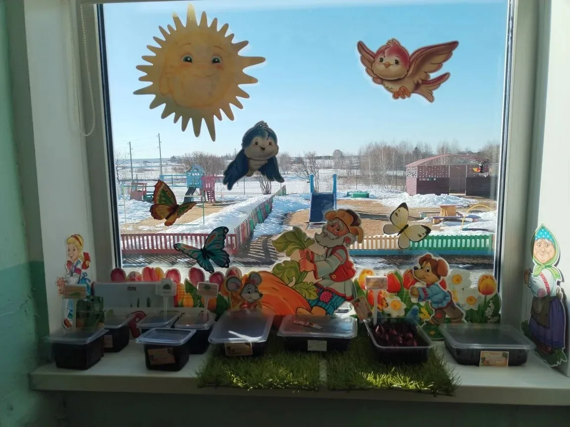 🌱🤗Посадили огород,
Посмотрите, что растет!
Будем мы ухаживать,
Будем поливать,
Будем за росточками