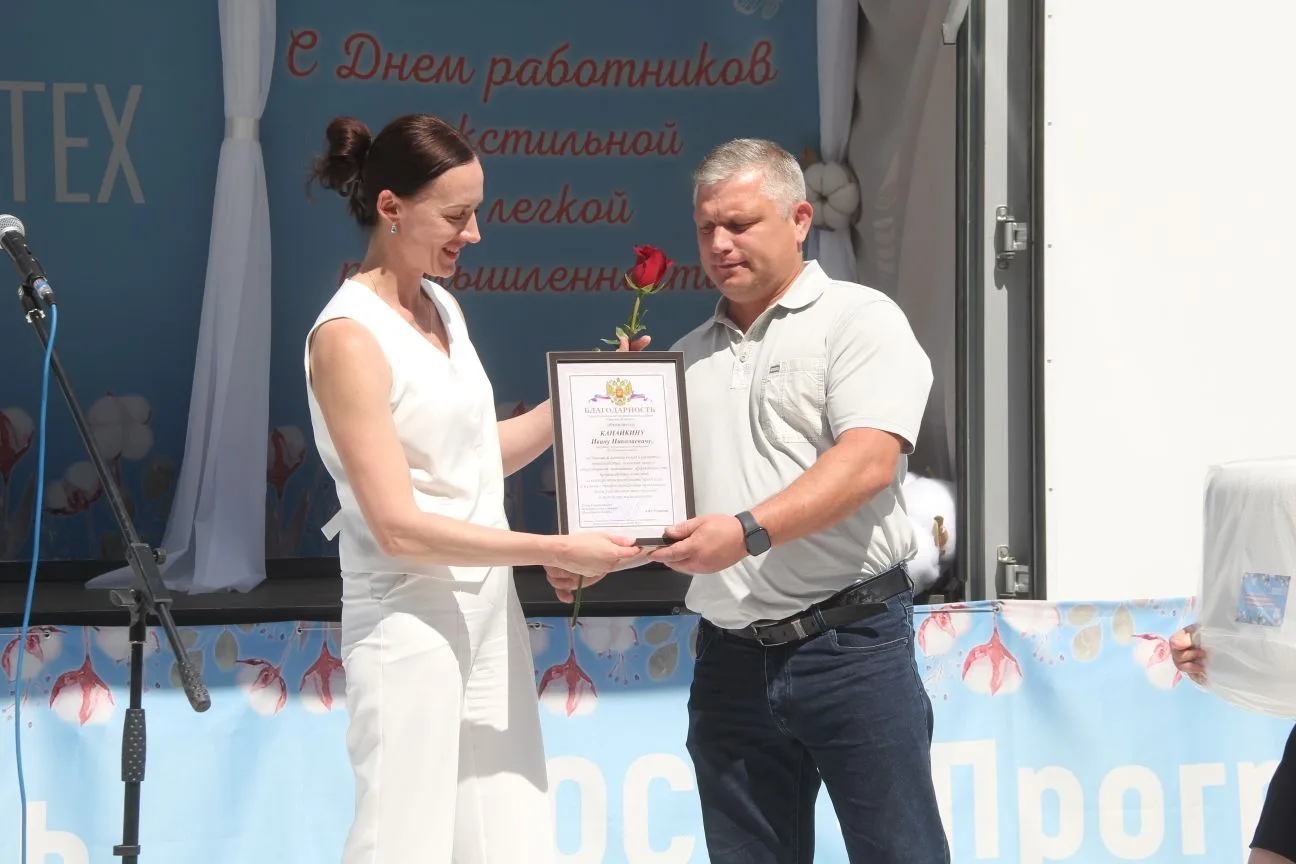 Родники — текстильное сердце региона ♥️ Поздравляем мастеров своего дела!

В торжественной обстановк