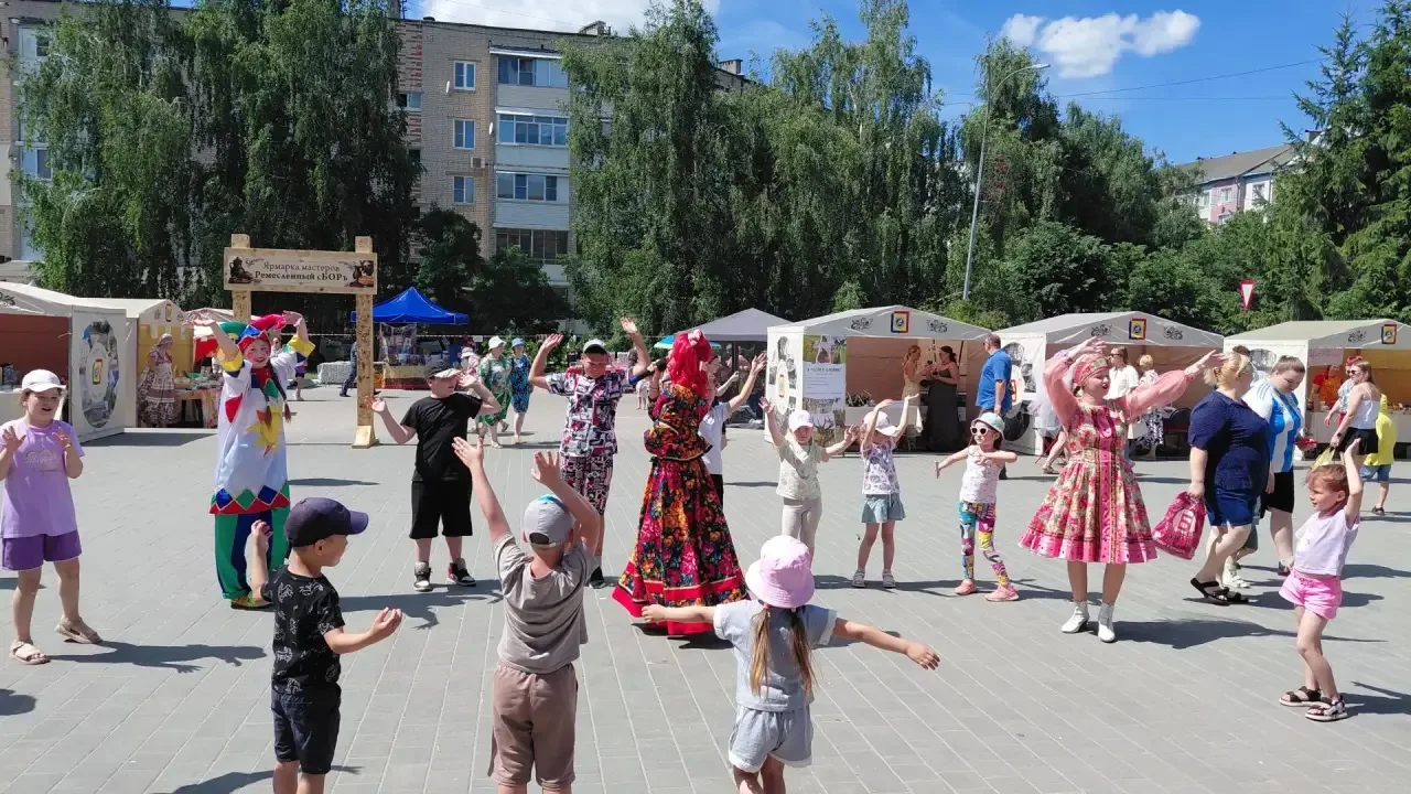 🌟 12 июня Культурный Центр «Теплоход» с гордостью присоединился к Всероссийской акции «Хоровод един