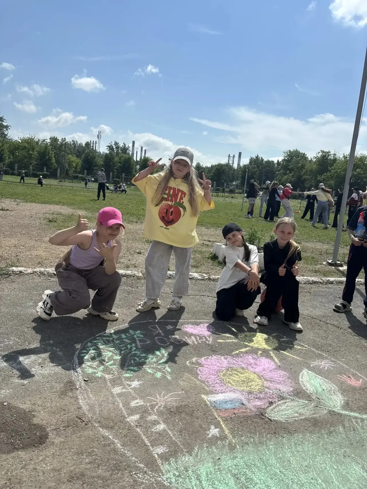 ☀️Сегодняшний день в нашем лагере был наполнен яркими красками и звонким детским смехом! 🎨✨ 
Состоя