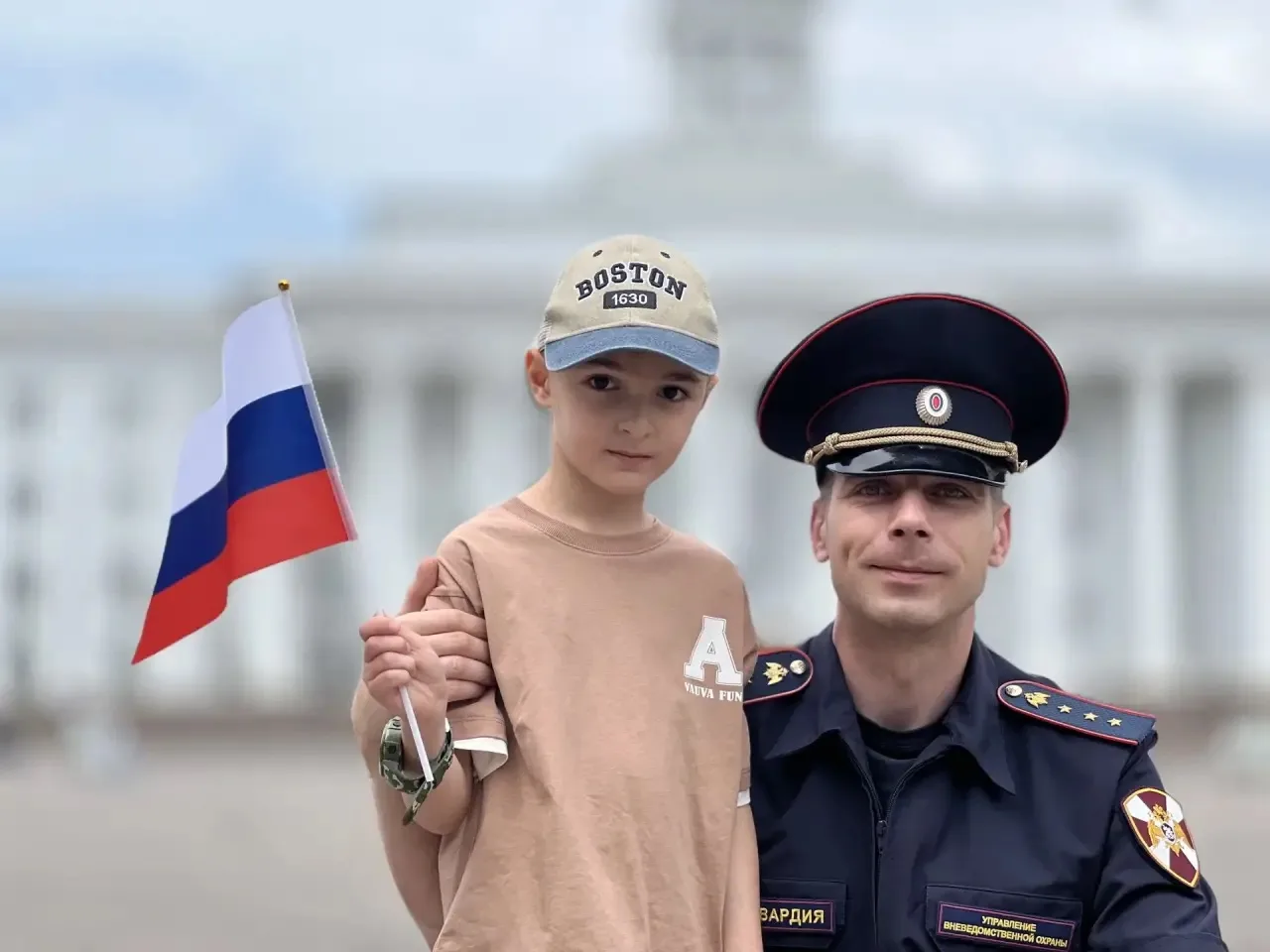 🇷🇺 Триколор объединяет!

В честь 10-летия Росгвардии и Дня России Движение Первых вместе с Росгвар