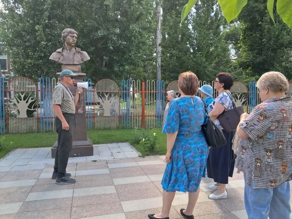 День России в Центральной библиотеке: Путешествие по Русской площади с Владимиром Лемдяевым

В этот 