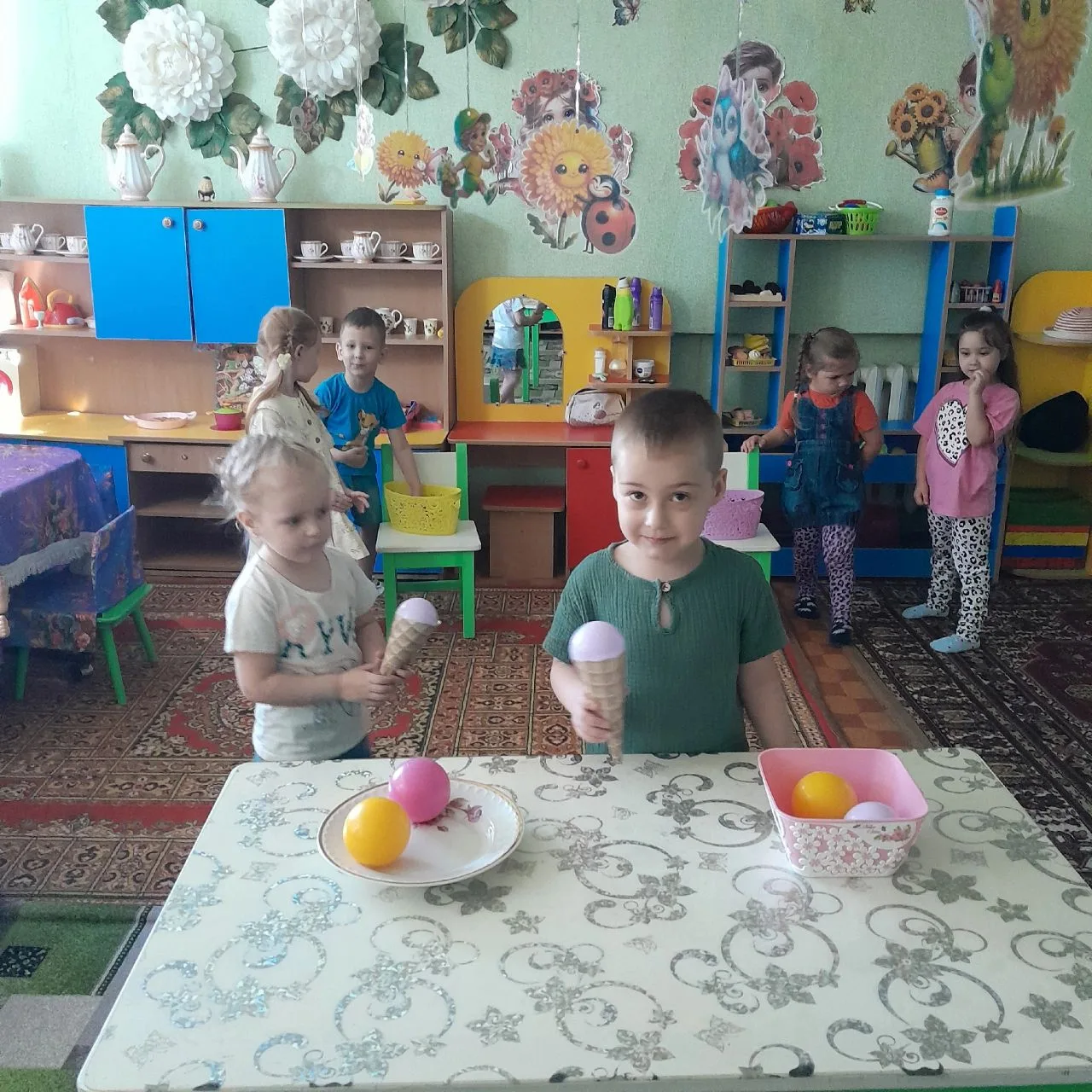10 июня-Всемирный день мороженого.
 Для тематического дня,ребята 2мл.группы "Почемучки ", выполняли 