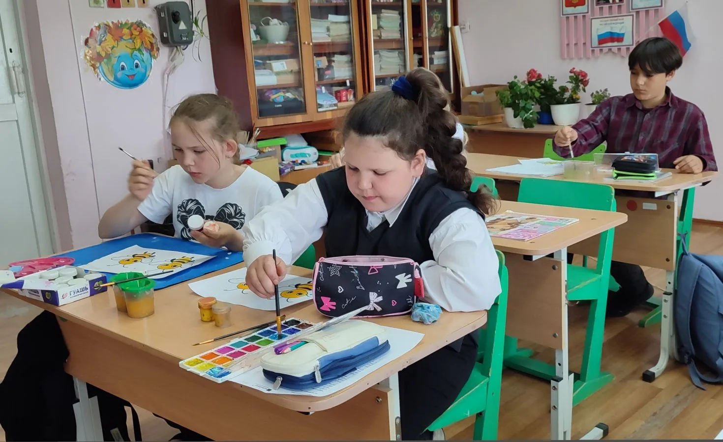 У каждого народа своя культура, свои сказки. И все они учат добру. На закрытии театрального сезона н
