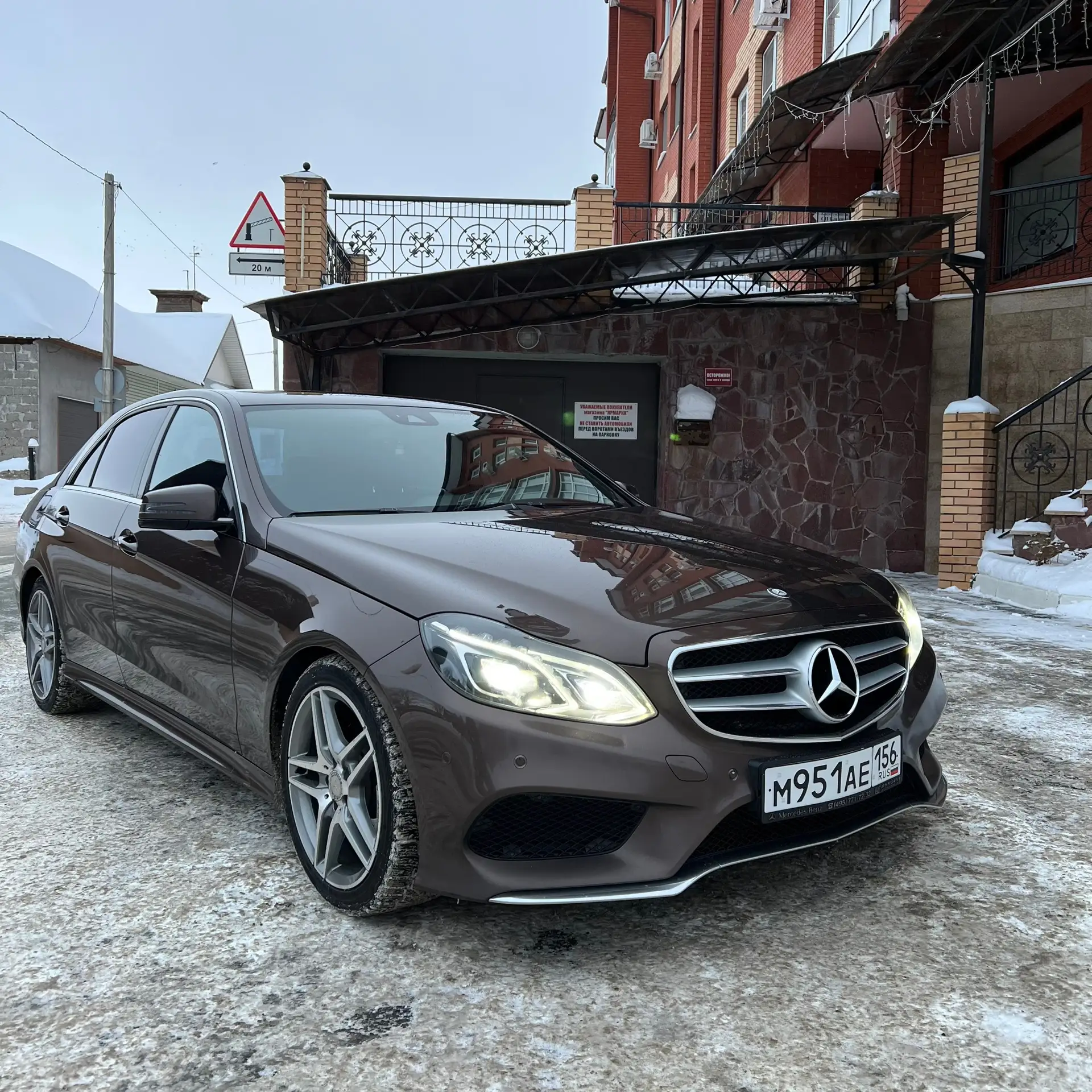 Продам Mercedes-Benz в заводском AMG пакете.
14 года 
В идеальном состоянии
В самом красивом цвете.
