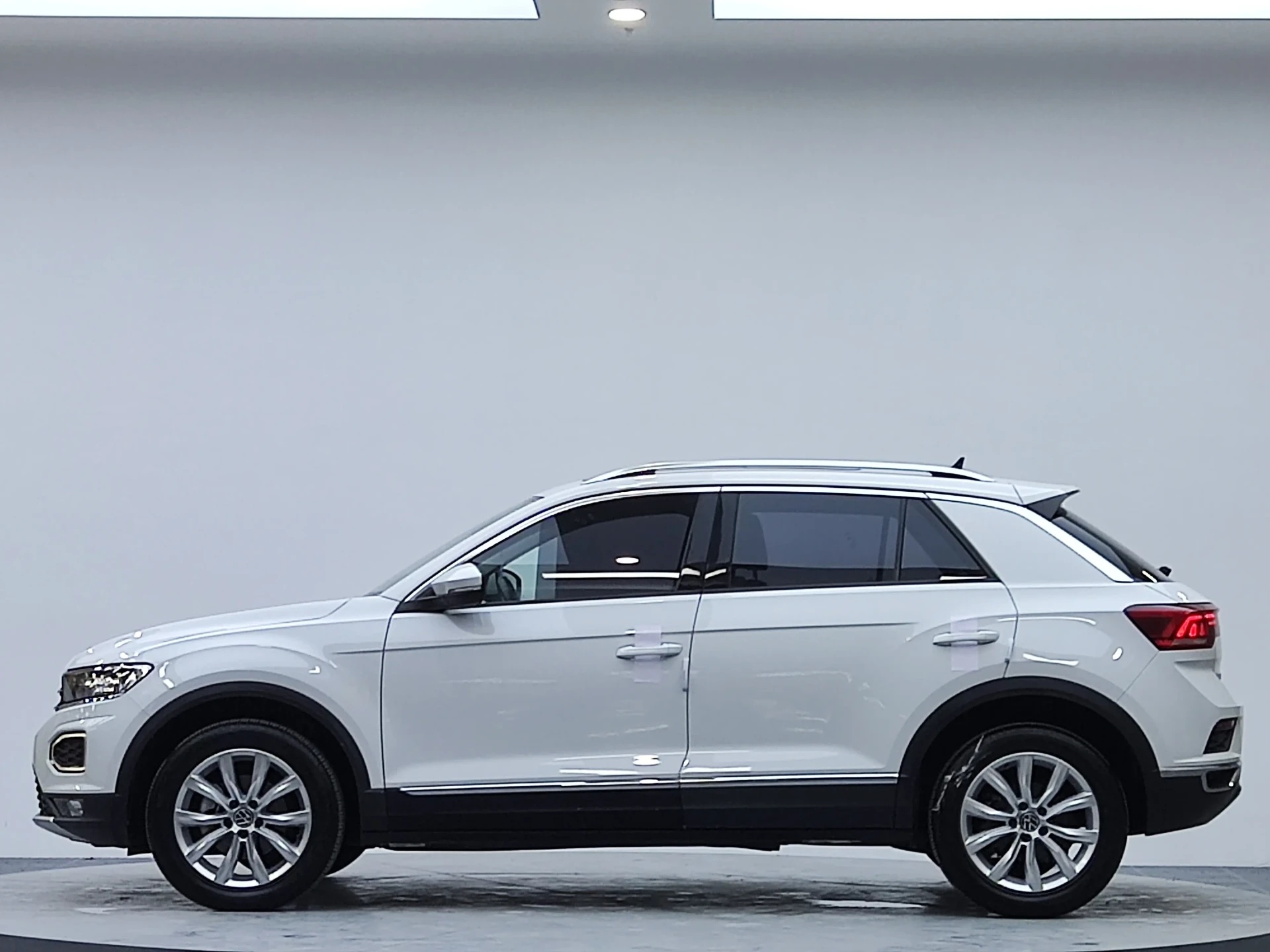 Редкая комплектация с климат контролем
‼️ VOLKSWAGEN T-ROC 2022 ‼️

⚙️ Двигатель: 1.4T (150 л.с.)
📍