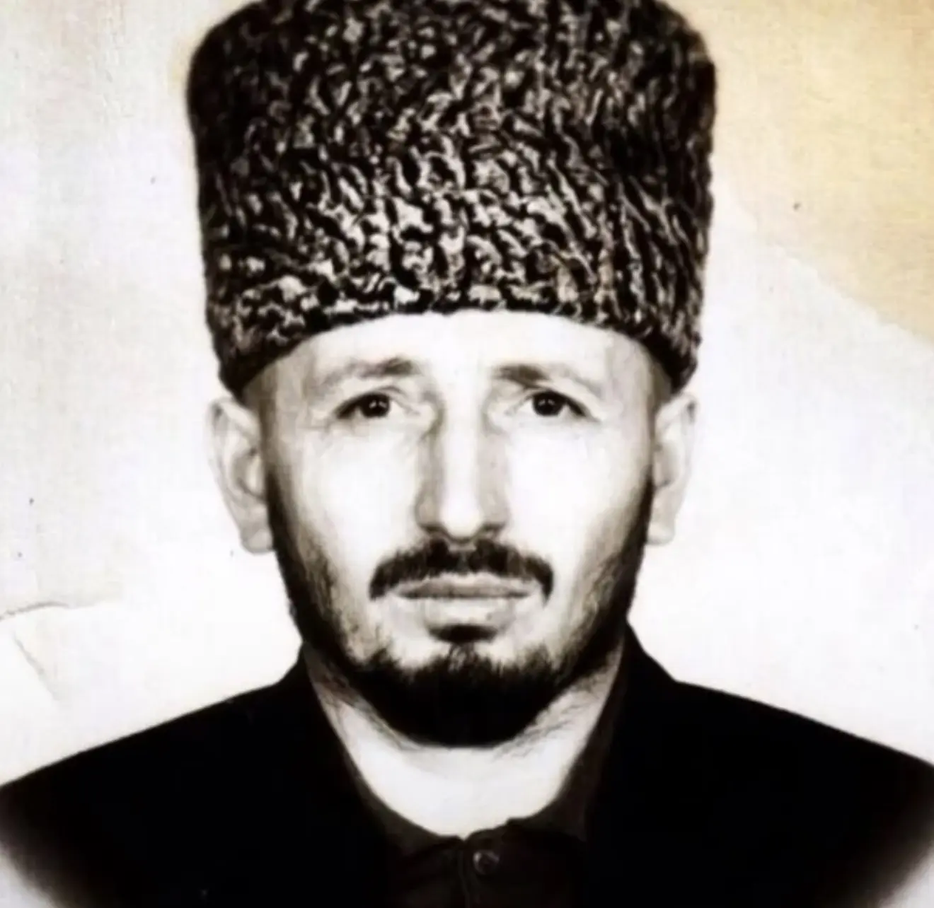 Всевышний Аллах в Священном Коране говорит:

‎رِجَالٌ لَا تُلْهِيهِمْ تِجَارَةٌ وَلَا بَيْعٌ عَن ذِك