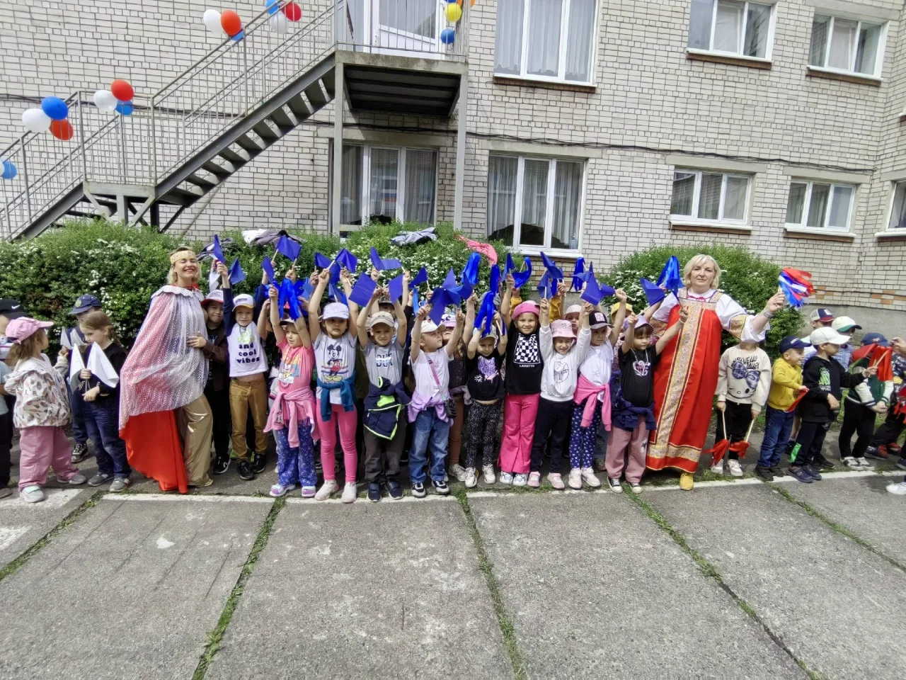 🌟🇷🇺 День России в нашем детском саду! 🇷🇺🌟

Сегодня мы отмечали важный и радостный праздник — Д