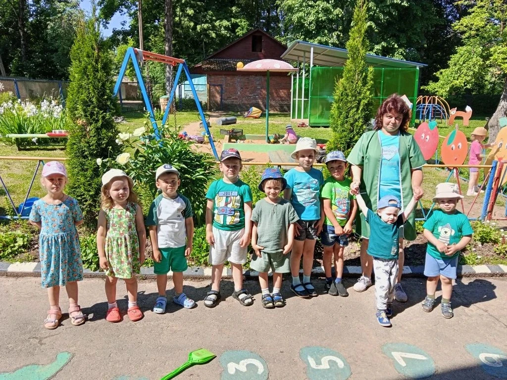 А вот и вторник- день зелёный ✅🧤🐸🐢🍀🍏🪀