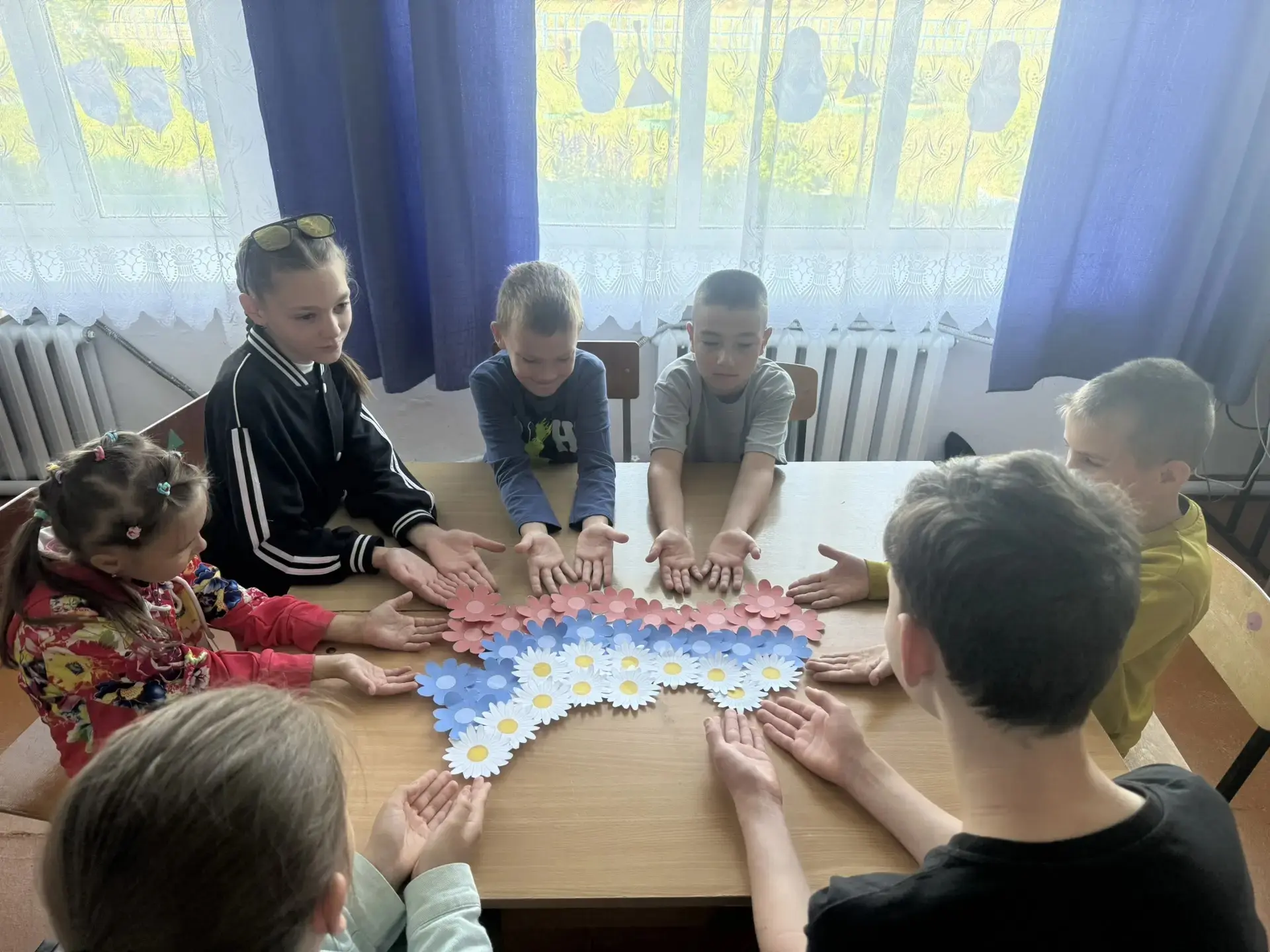 🇷🇺 ДЕСЯТЫЙ ДЕНЬ ЭКСПЕДИЦИИ: ГОРДИМСЯ РОДИНОЙ И УЧИМСЯ ВАЖНОМУ! 🇷🇺
Сегодняшний день в нашем лагер