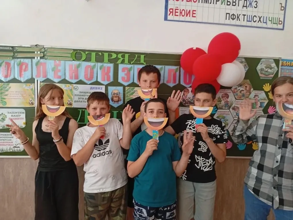 🌈 День друзей и улыбок в лагере "Радуга друзей" МБОУ СОШ №18! 🌈

Сегодняшний день в нашем лагере б