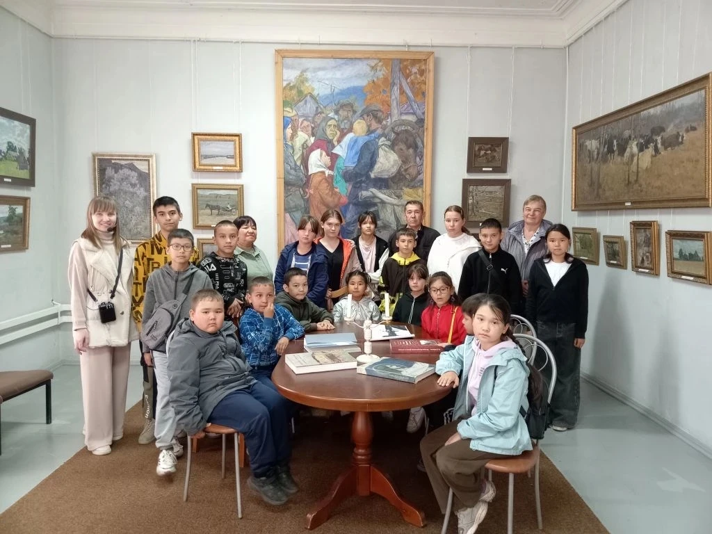 Бөгөн Үрге Этҡол урта мәктәбенең 
"Дуҫлыҡ" йәйге һауыҡтырыу лагерында ял  итеүсе балалар  тәрбиәселә