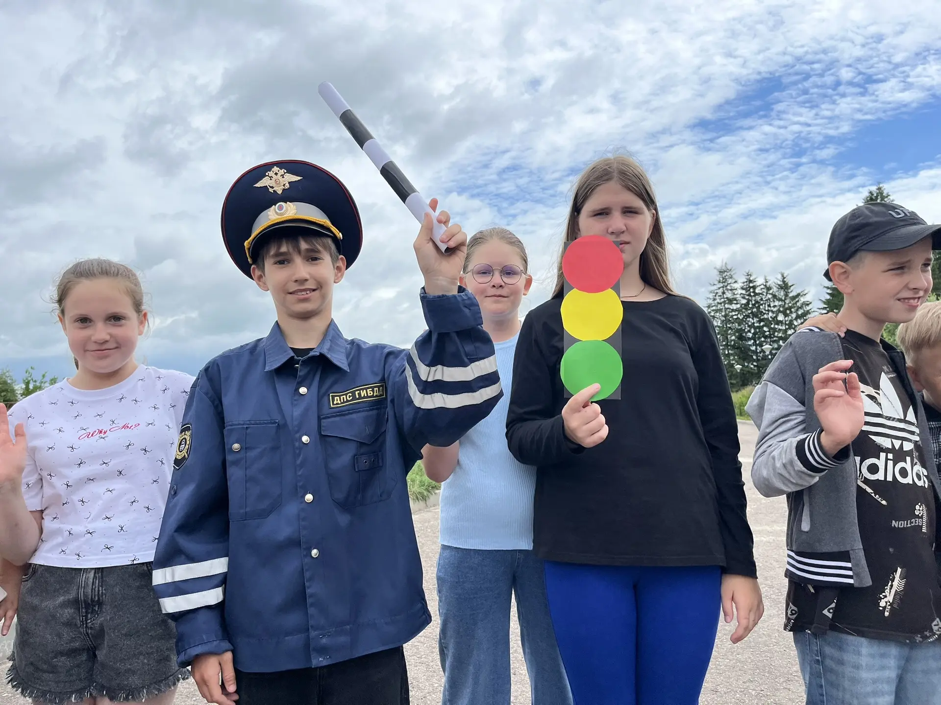 День безопасности!

В нашем школьном лагере - День безопасности! Учим правила в игре и с хорошим нас