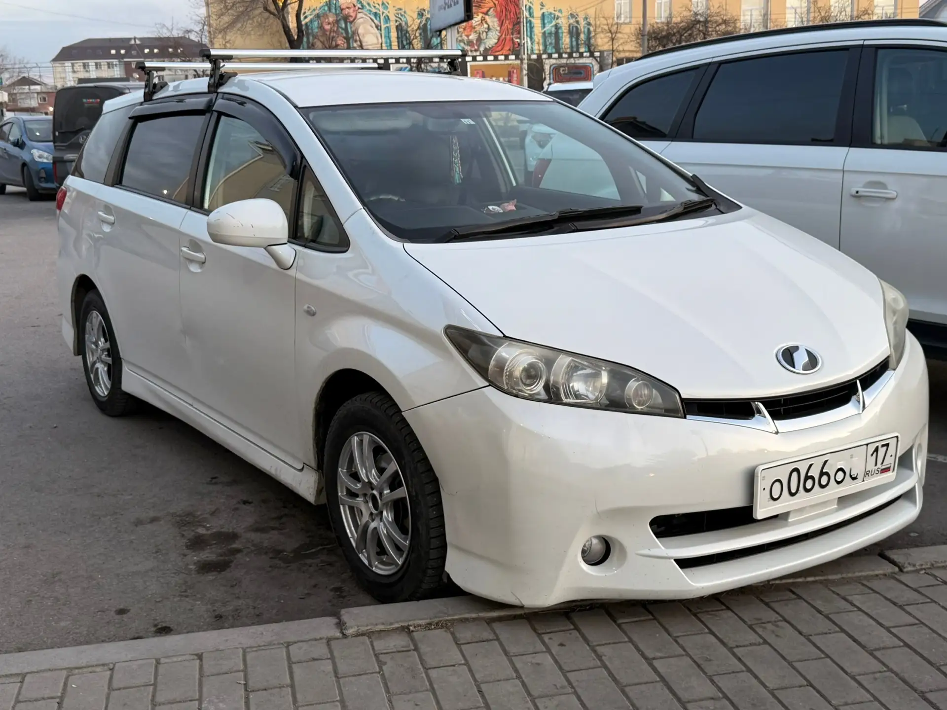 Продам тойота виш S комплектация 2009г 189000 пробег. С номерами 1млн руб без 950руб. 
1 хозяин. Сид