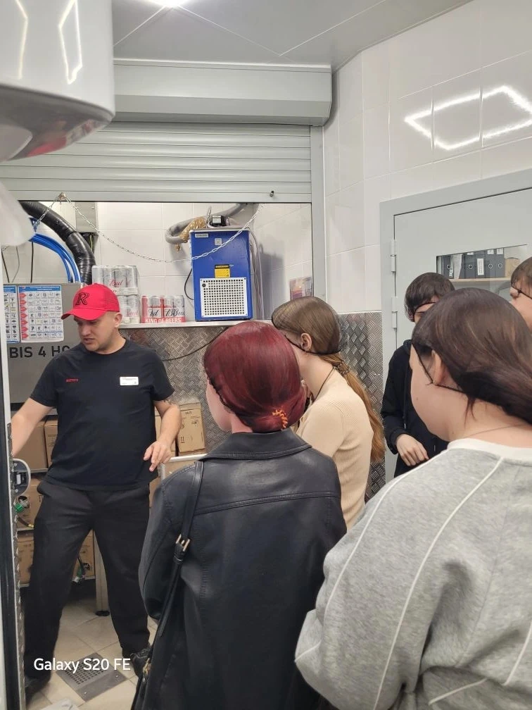 💫 Учащиеся 10 «а» класса с классным руководителем Кравченко Т.Ю. приняли активное участие в програм