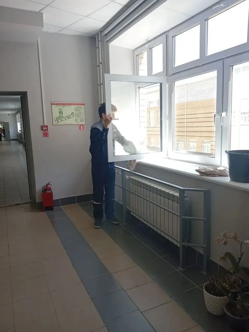 ⭐️Трудовая бригада | День 2

-помогали в библиотеке
-выносили строительный мусор
-отмывали окна и ди