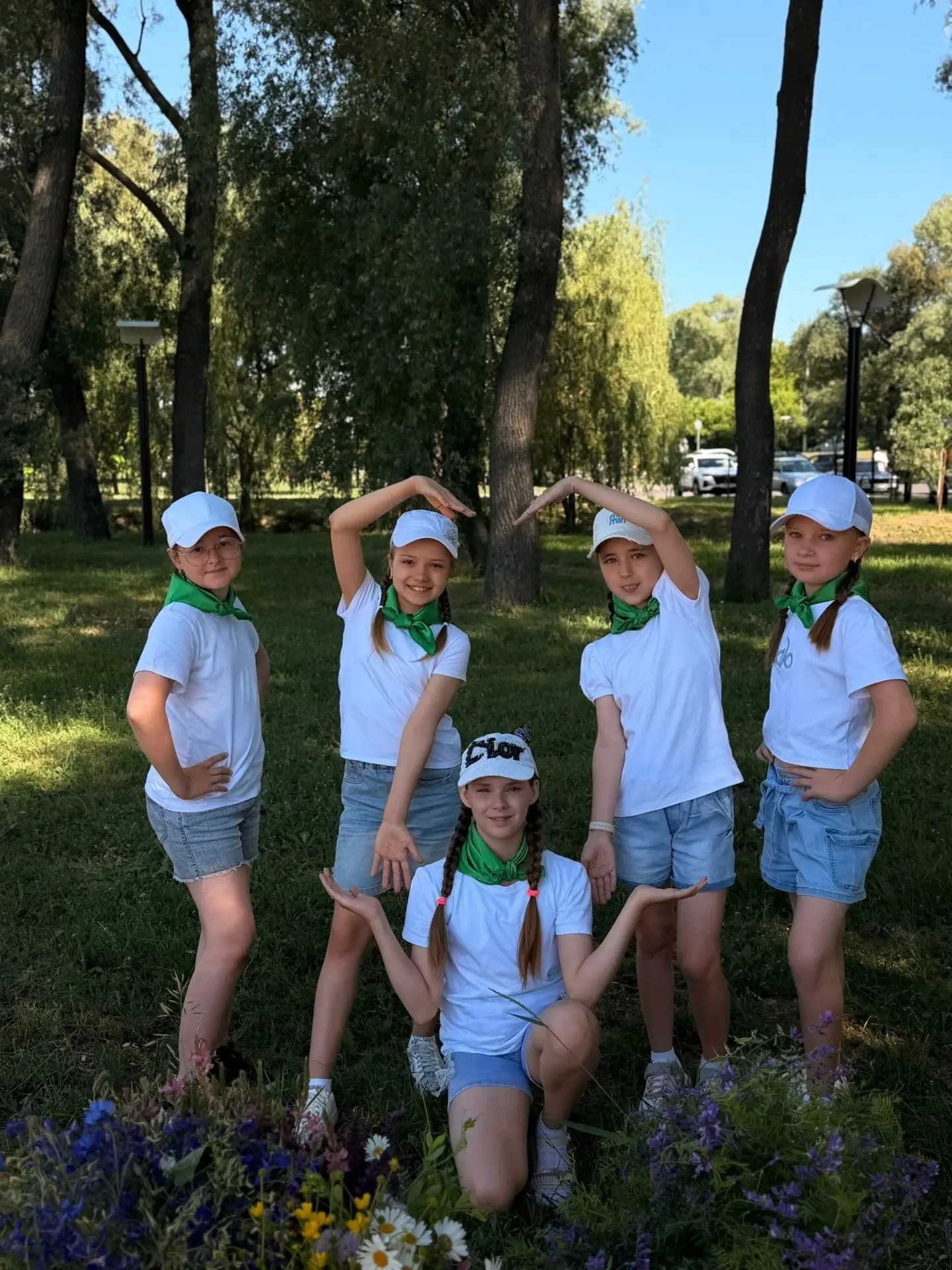 🌳✨ Летние прогулки с друзьями – незабываемое время! ✨🌳

Лето – это пора, когда каждый день наполне