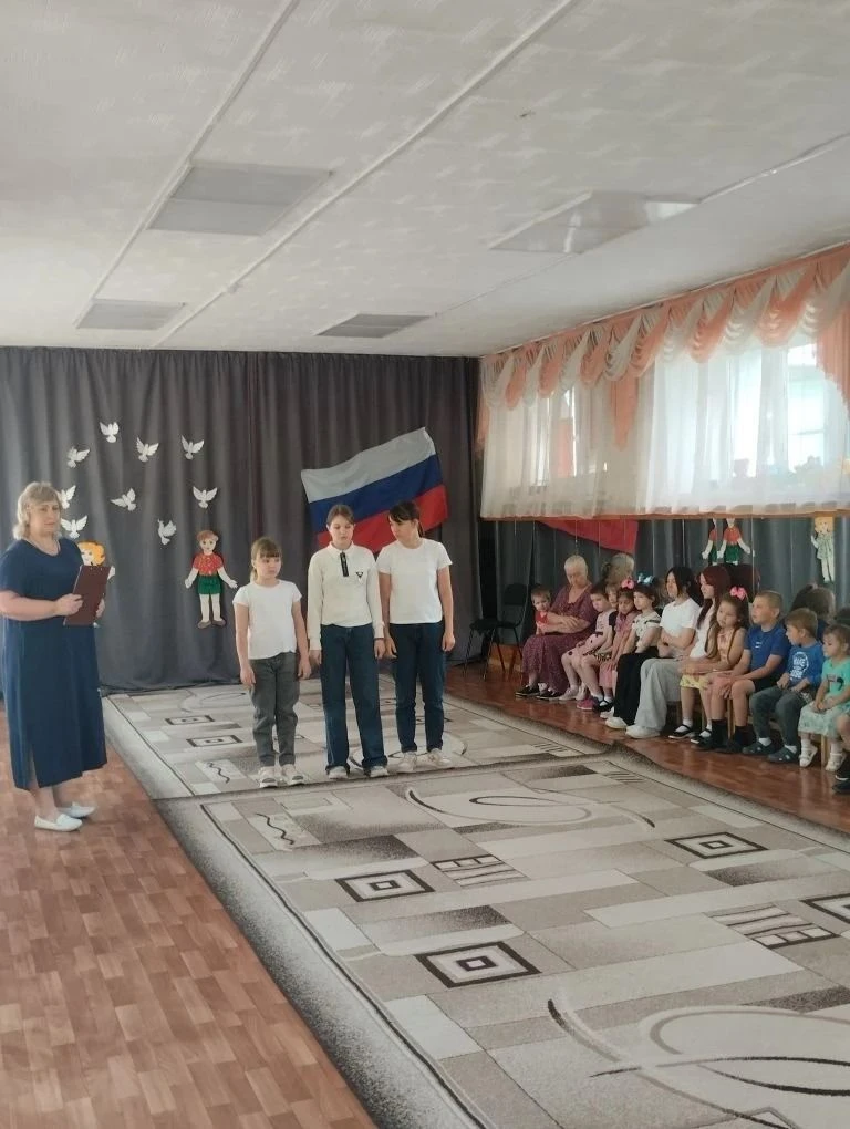 «С чего начинается Родина» - праздник, посвященный Дню России
 
День России — один из самых важных  