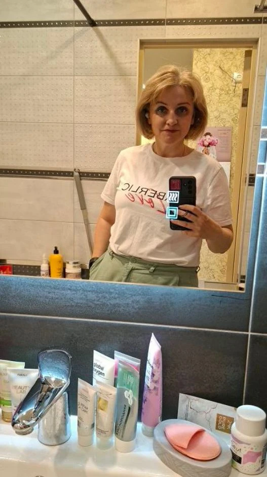 Мы взрослые. Солидные.
Кто-то ещё с ипотекой, я уже нет 💪 и конечно с хронической усталостью.

Мы:
