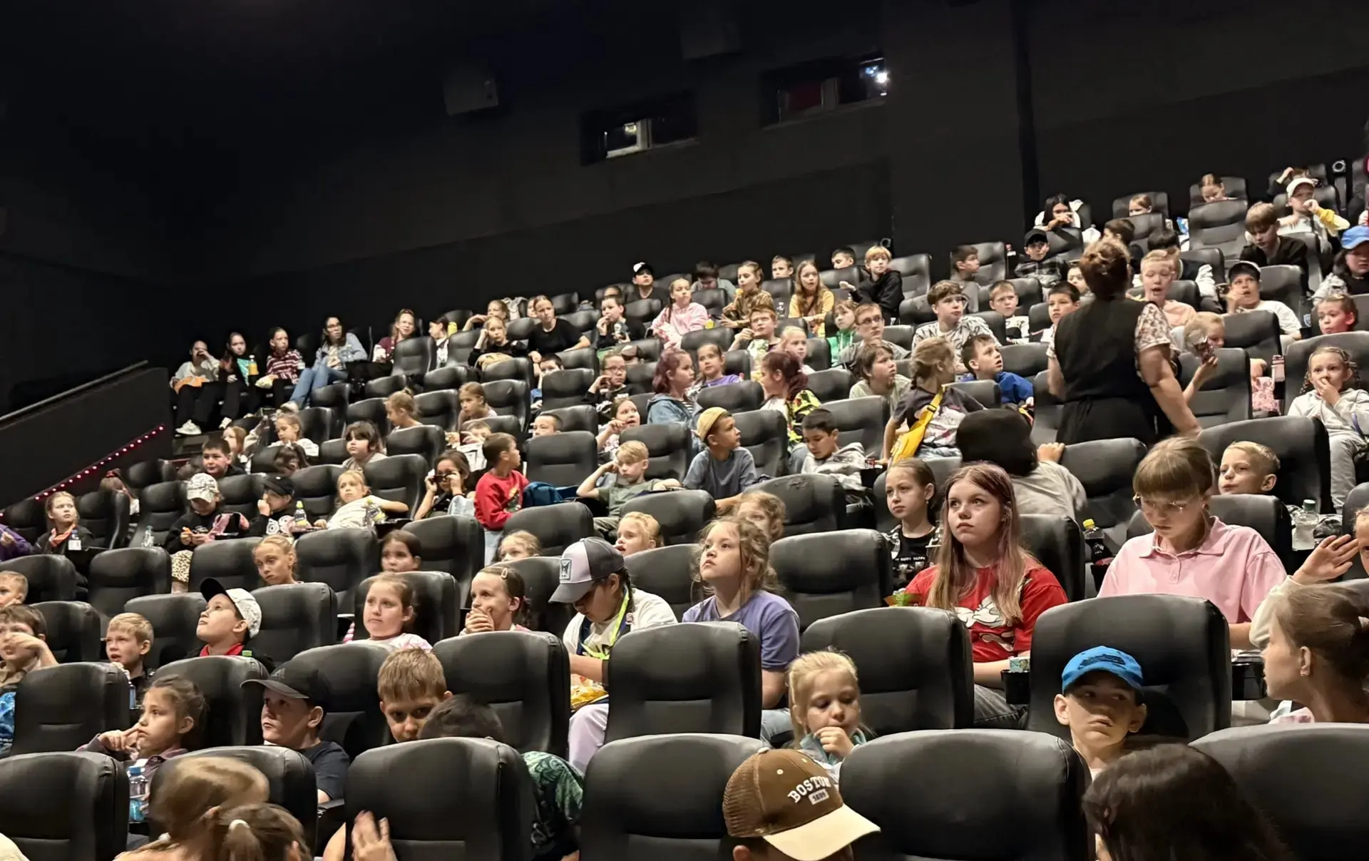 🍿 Кино по пятницам — наша добрая традиция! 🎬

Сегодня ребята отправились в увлекательное путешеств