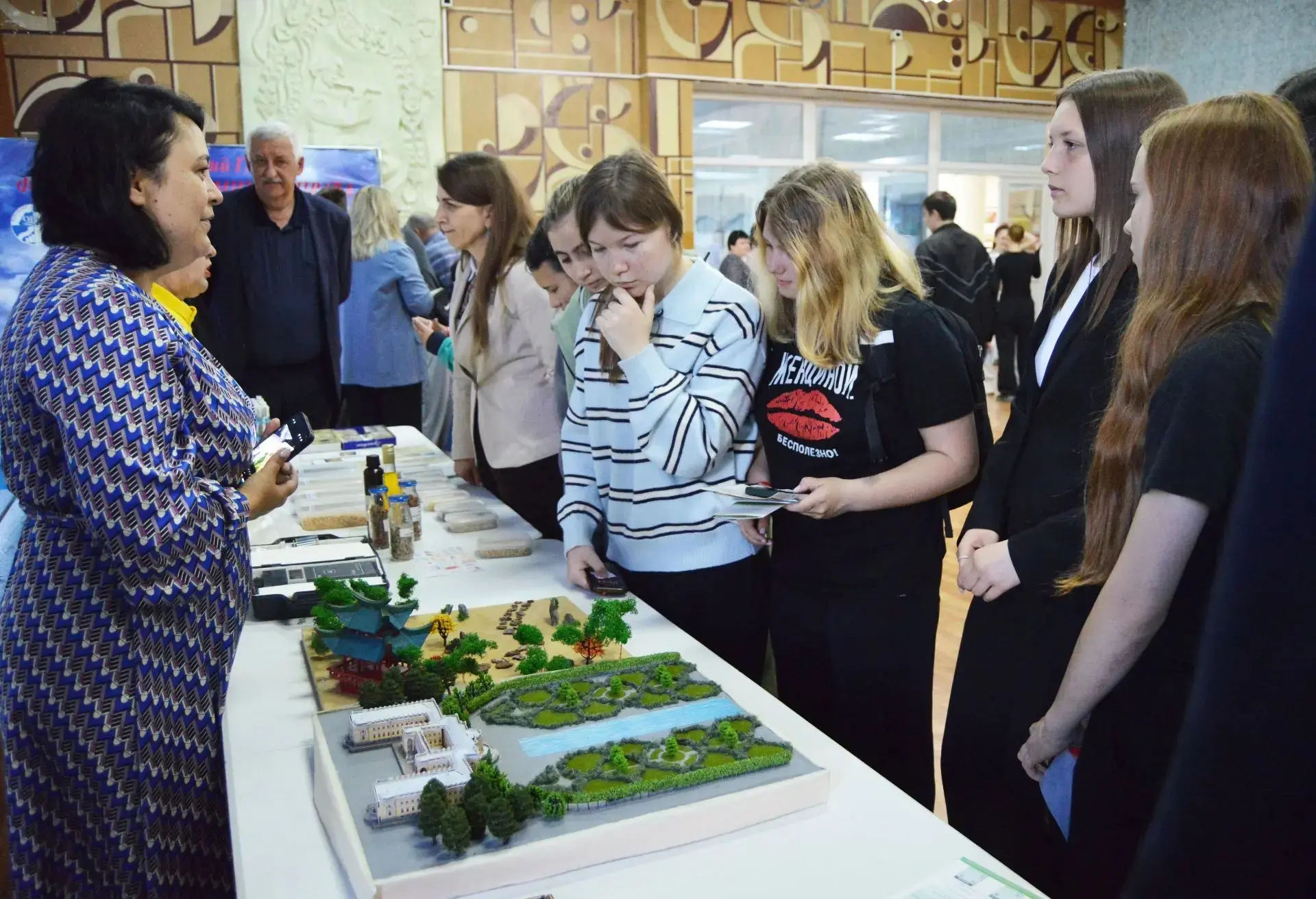 Сегодня в Новосергиевском районе прошёл день ОГАУ. 

Школьники познакомились со специальностями и ка