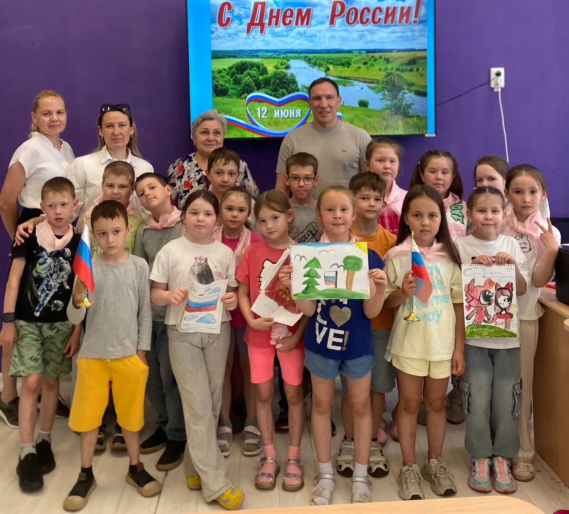 МЫ ВСЕГДА РАДЫ ВСТРЕЧЕ С ГОСТЯМИ😊
✍9 июня пришкольный лагерь школы № 12 с рабочим визитом посетили 