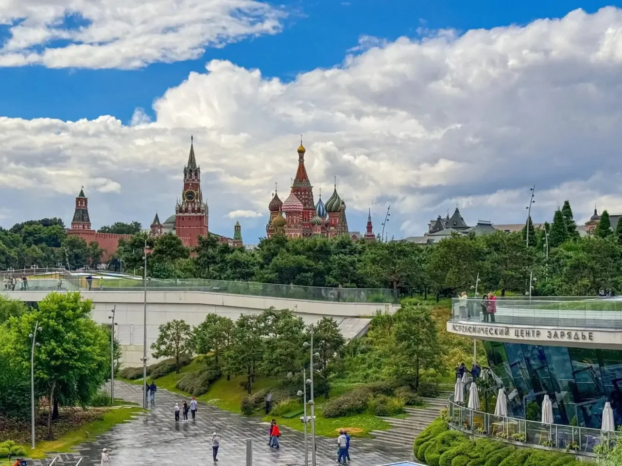 ☀️ Доброе утро, соседи!

Кто боялся дождей — можете не переживать. Из-за антициклона вероятность оса