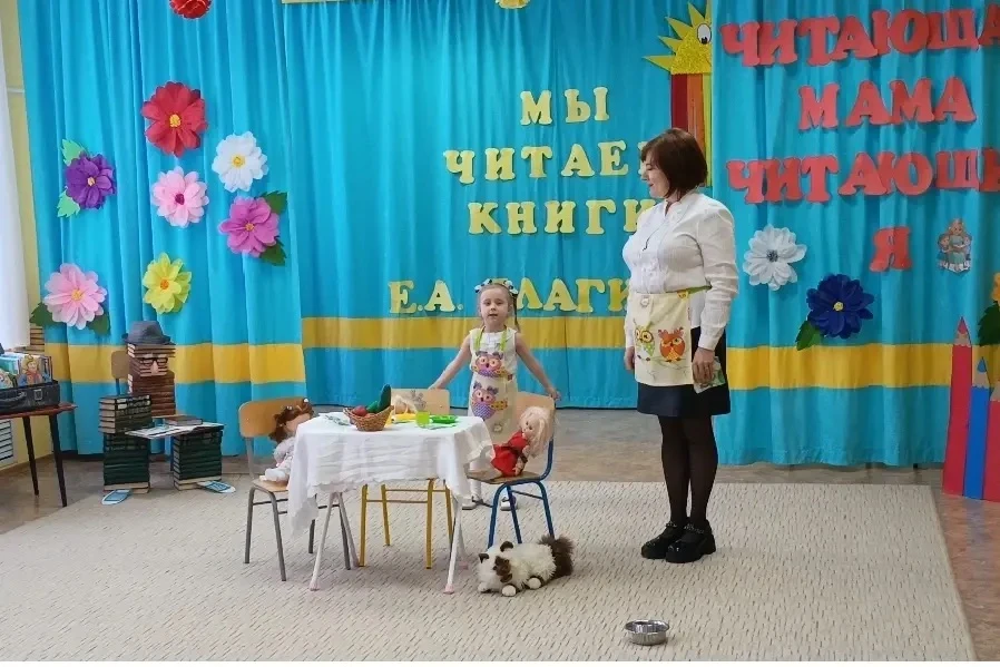 ПЛОШКА КОШКИ В УГОЛКЕ...

Наша маленькая, но смелая Сашенька вместе с мамой приняла участие в городс